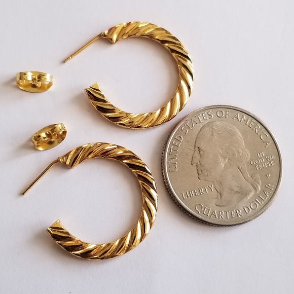 Relisted - Hoop earrings gold tone metal ribbed twist pierced post backs - Picture 4 of 8